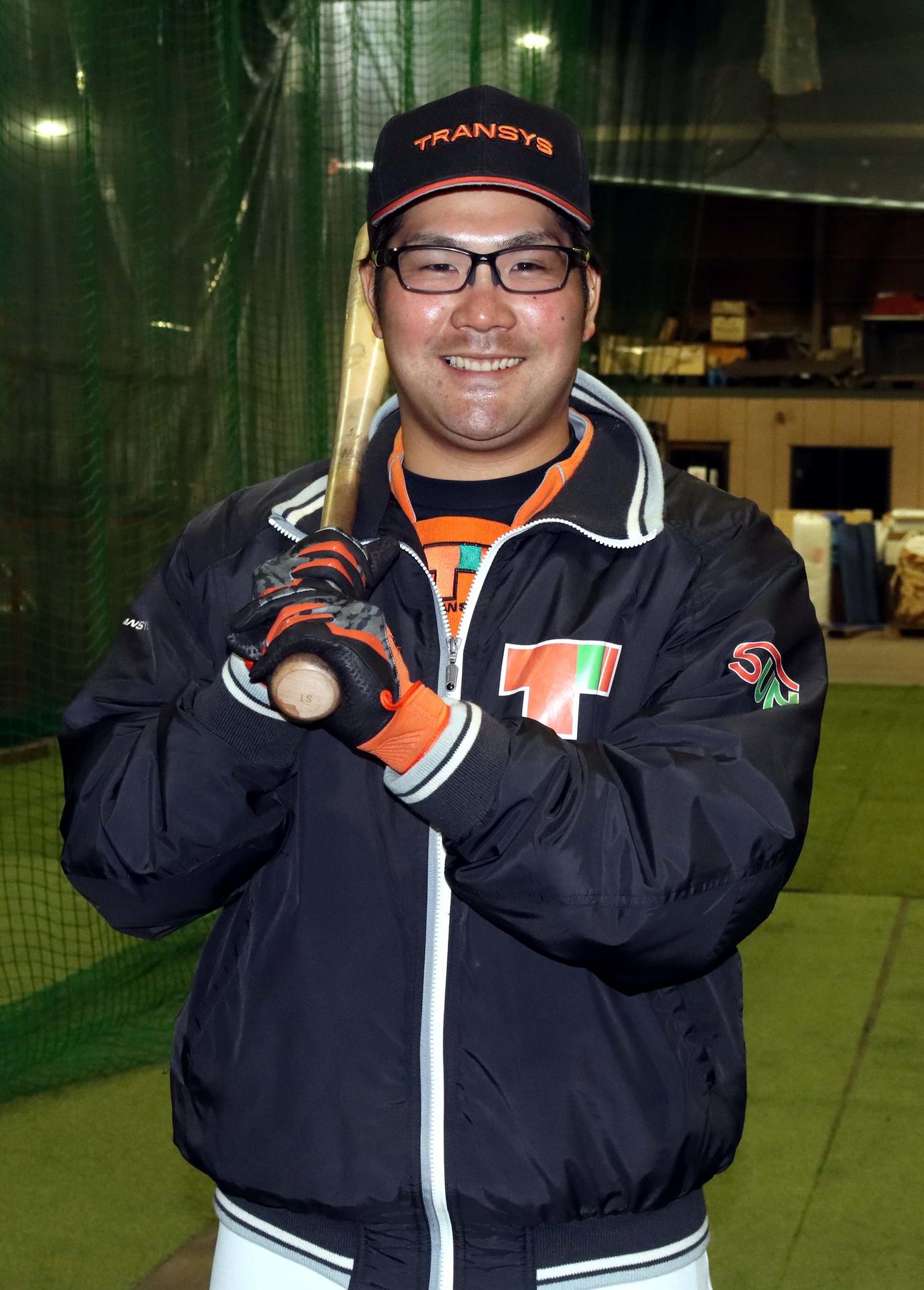 北海道のクラブチームTRANSYSの外野手兼打撃コーチとしてプレーを続けている本間さん（撮影・永野高輔）