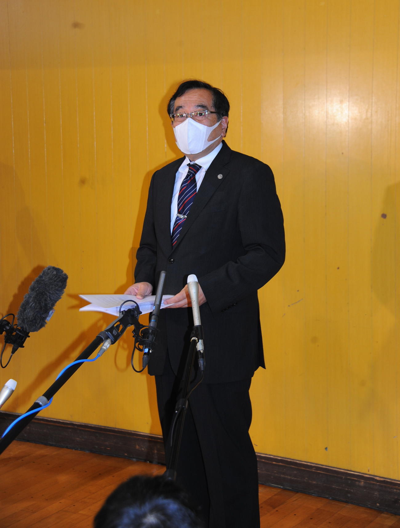 県独自の大会開催可否などについて語った富樫会長（撮影・小林忠）