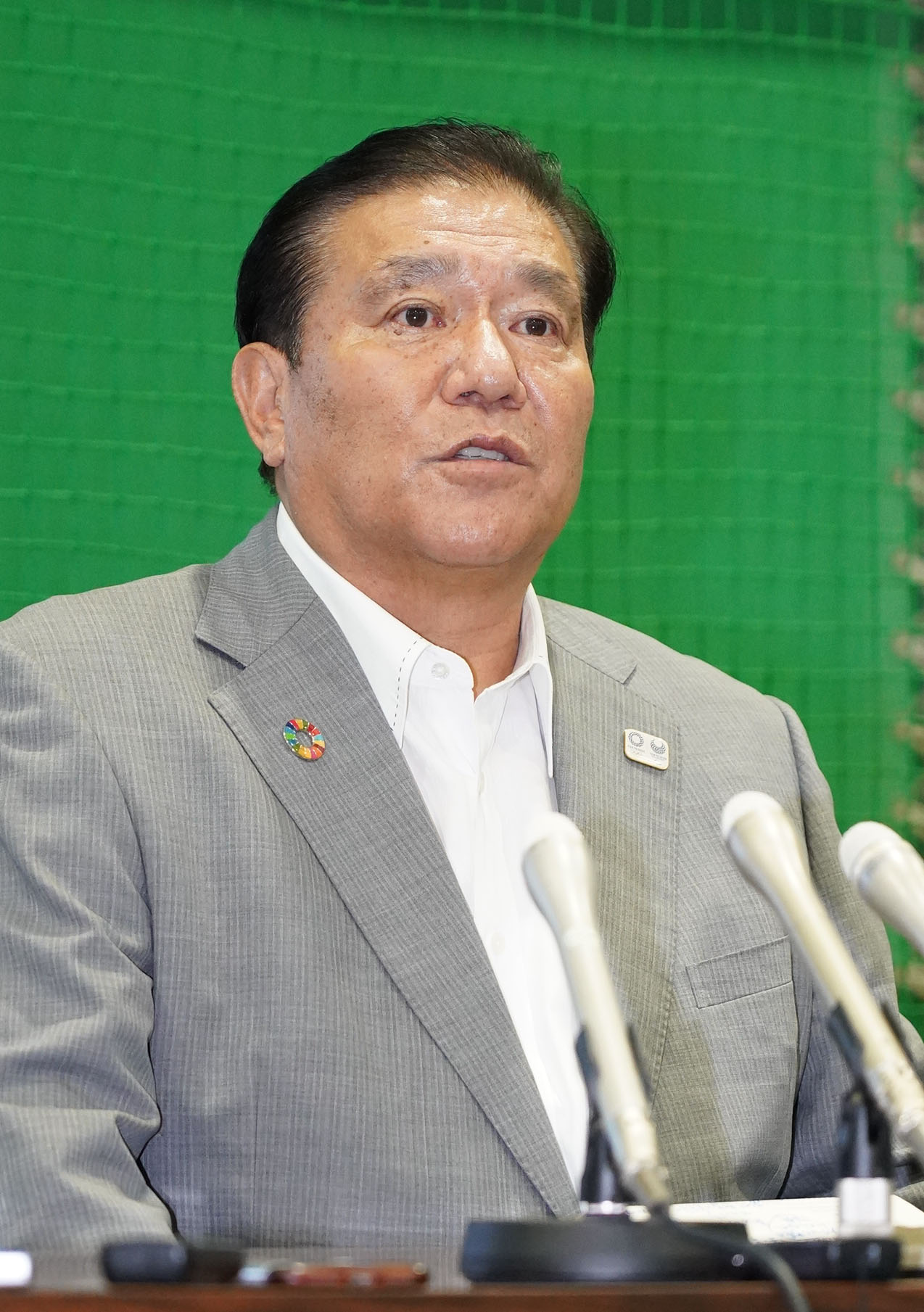 会見を行った鍛治舎巧監督（撮影・森本幸一）