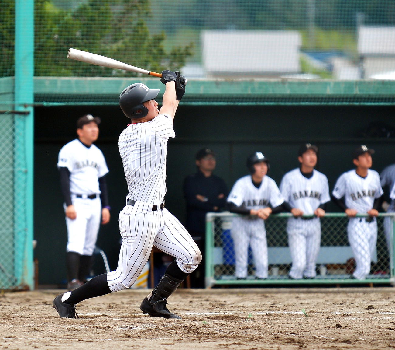 花輪対十和田　3回表花輪1死二、三塁、左越え本塁打を放つ阿部祐（撮影・鎌田直秀）