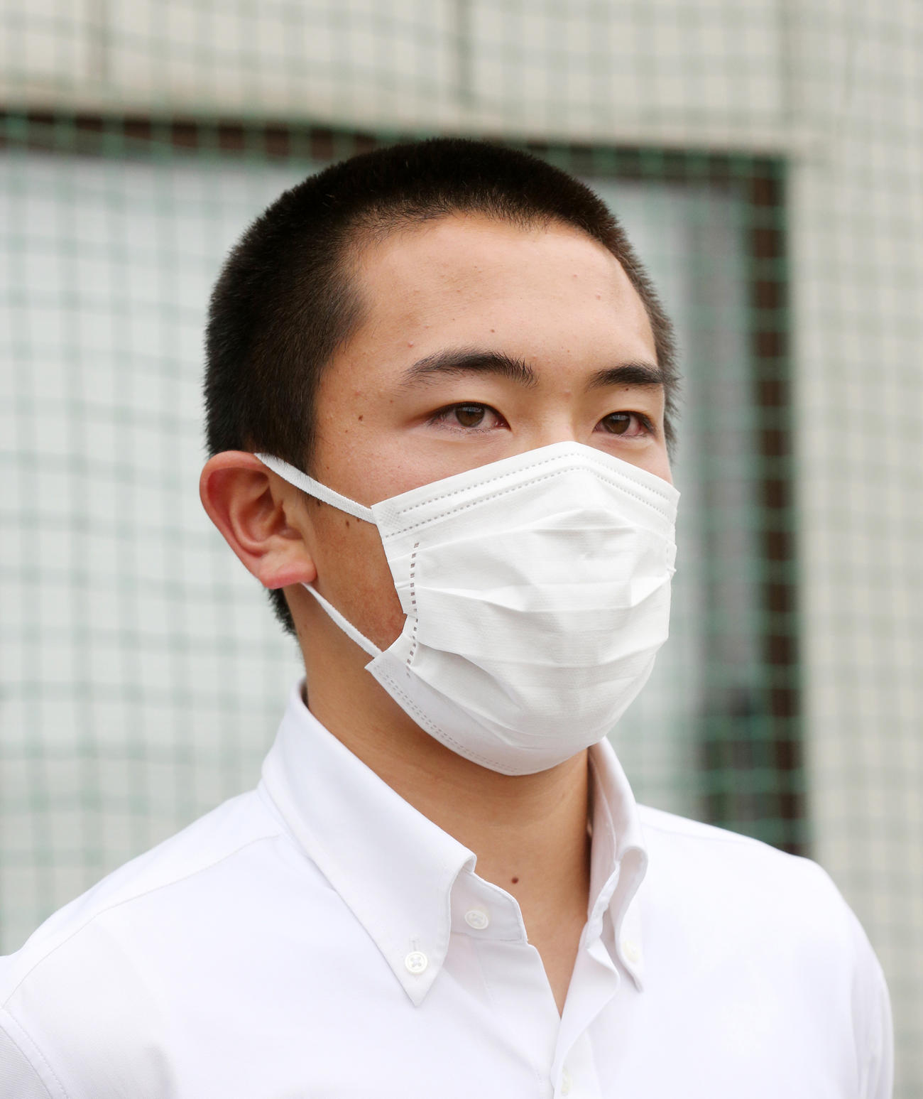 報道陣に対応する磐城・岩間主将（撮影・野上伸悟）