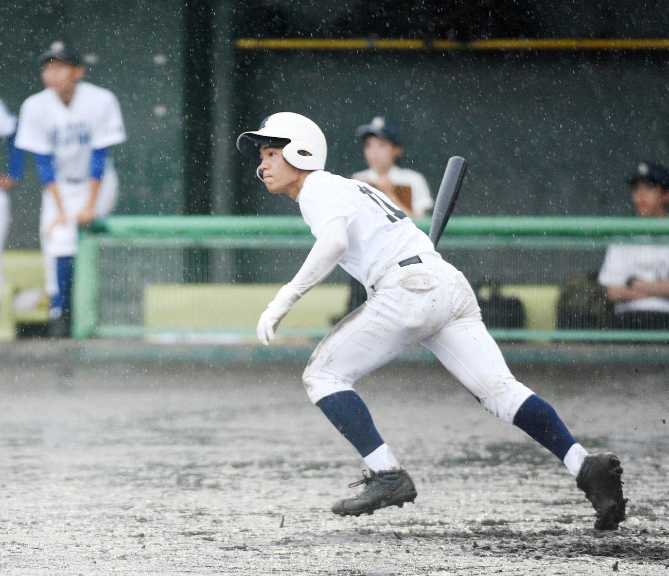 19年7月、千里青雲戦の7回、安打を放つ長曽我部
