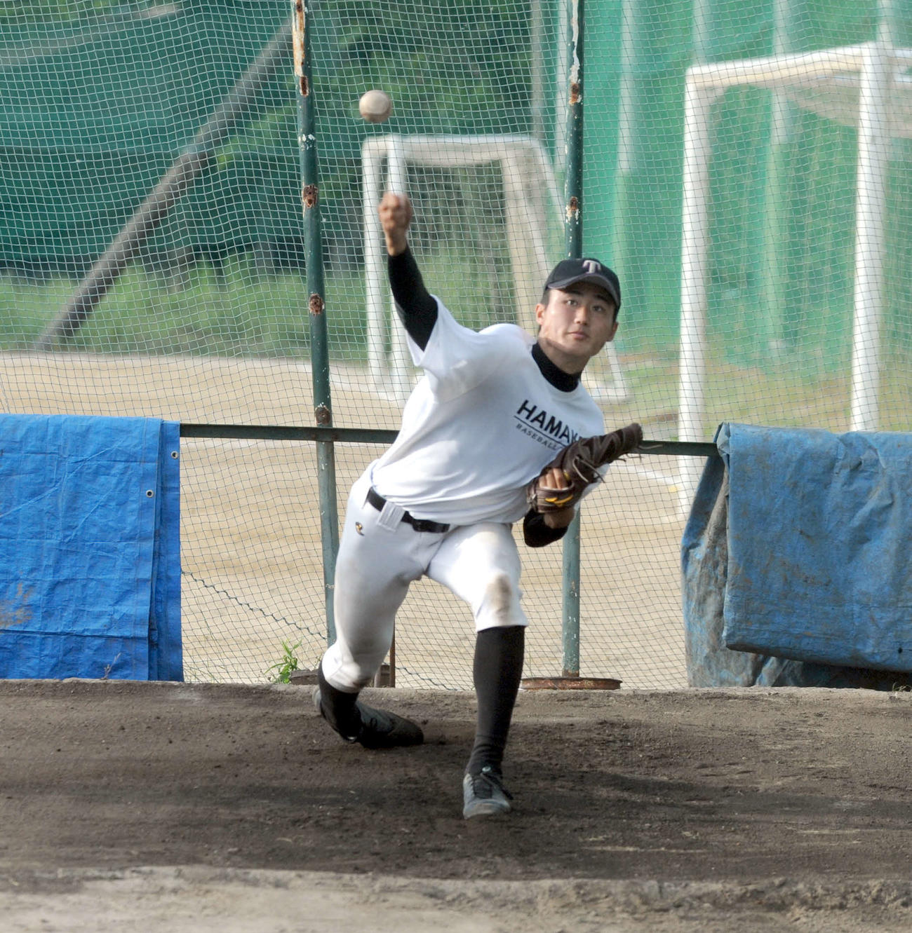 “運命の日”を前にブルペンで投げ込む浜松工の杉田