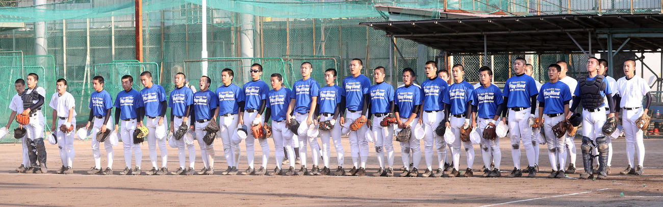 約2カ月ぶりに全体練習を再開した磐城の選手たち（撮影・野上伸悟）