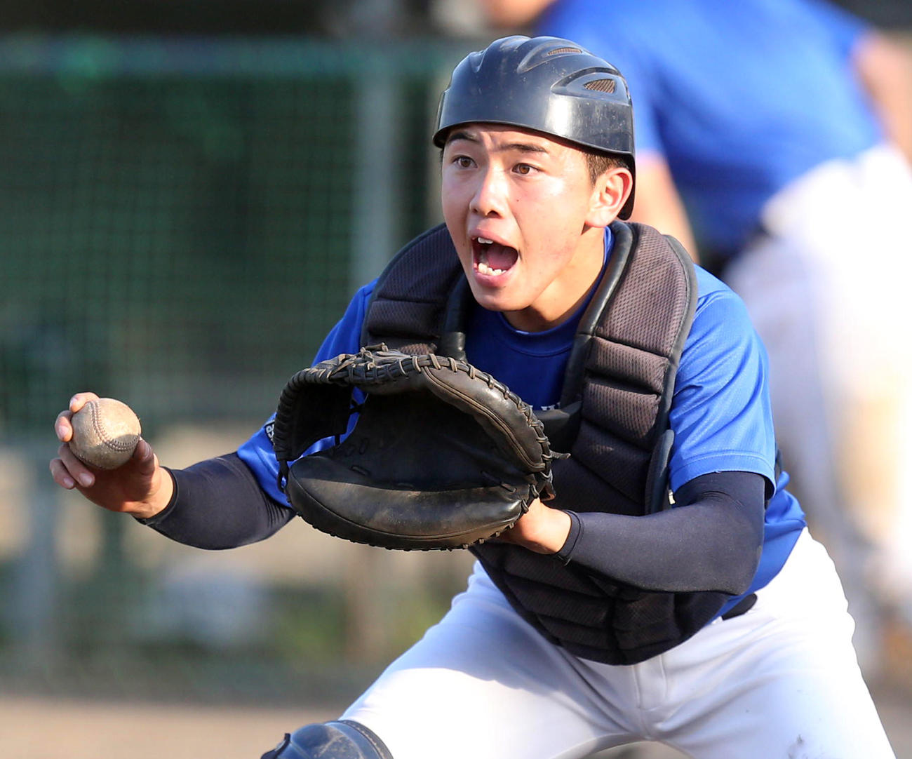 シートノックで気合の入った表情を見せる磐城・岩間主将（撮影・野上伸悟）