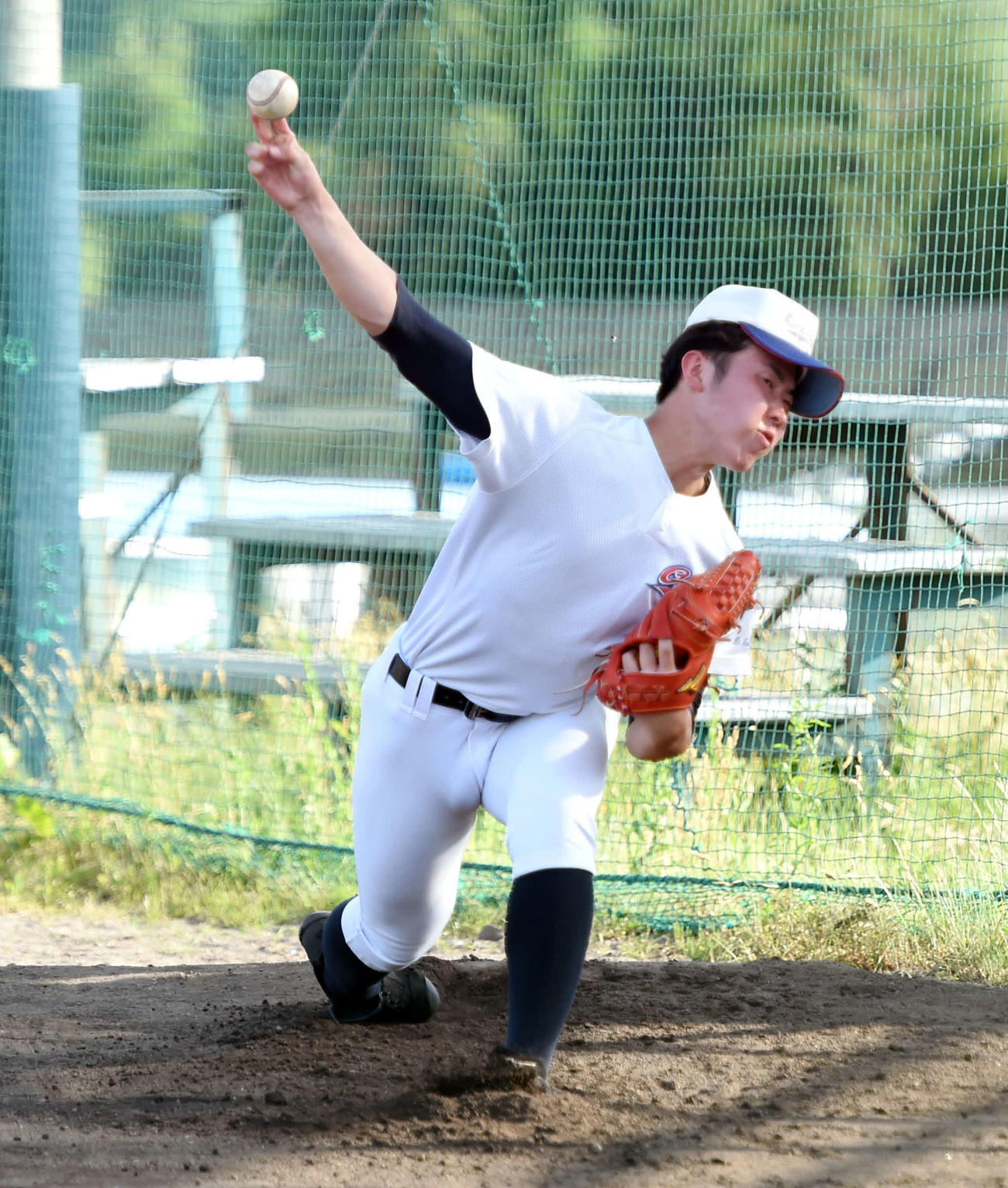 投球練習する大崎中央・氏家（撮影・相沢孔志）