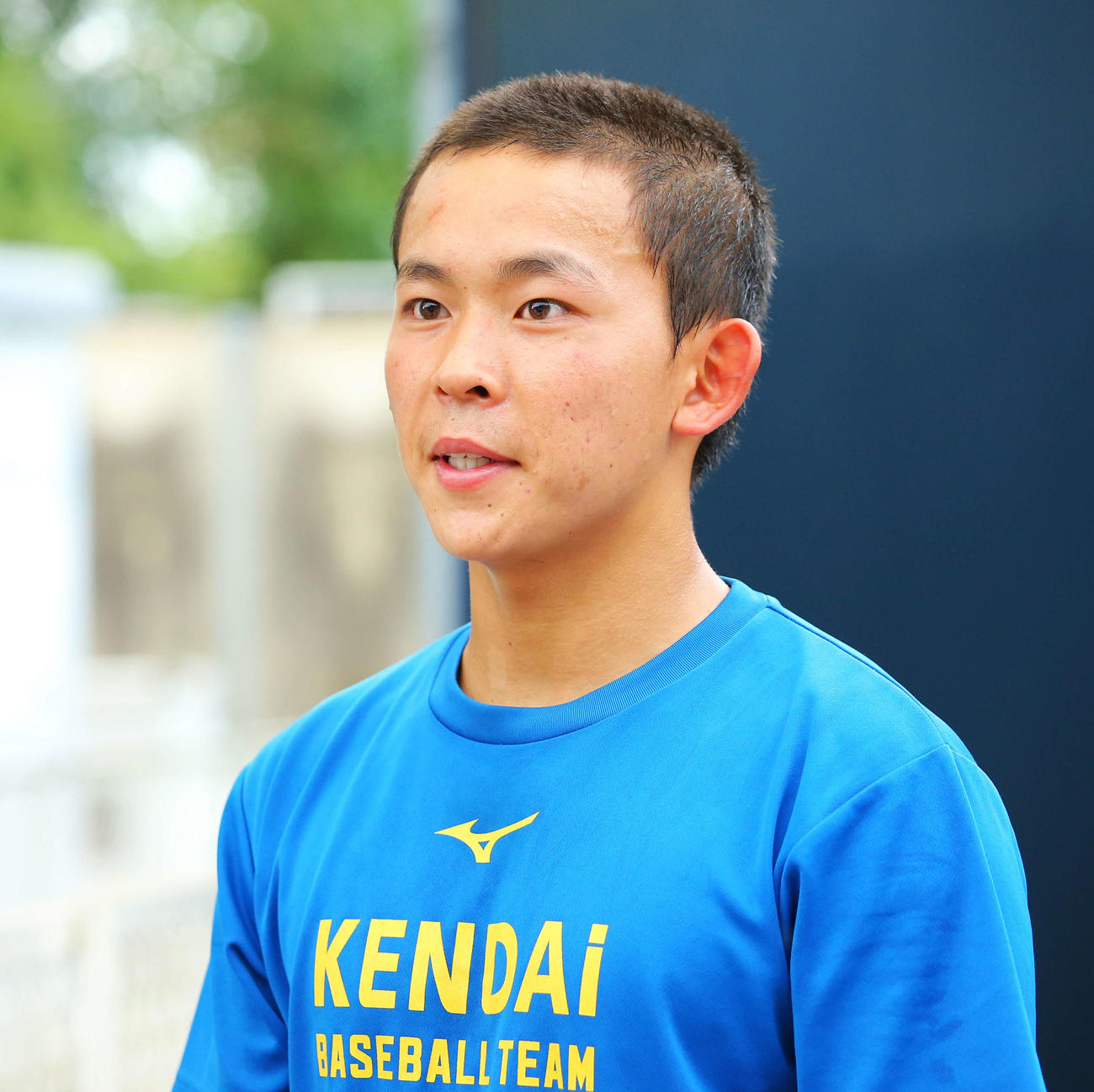 甲子園での交流試合開催が決まり取材に答える高崎健康福祉大高崎・戸丸（撮影・河田真司）
