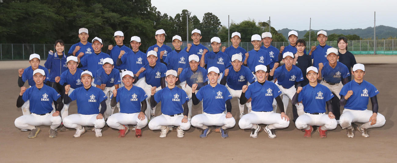 8月の甲子園交流試合開催が決まり笑顔を見せる磐城の選手たち（撮影・野上伸悟）