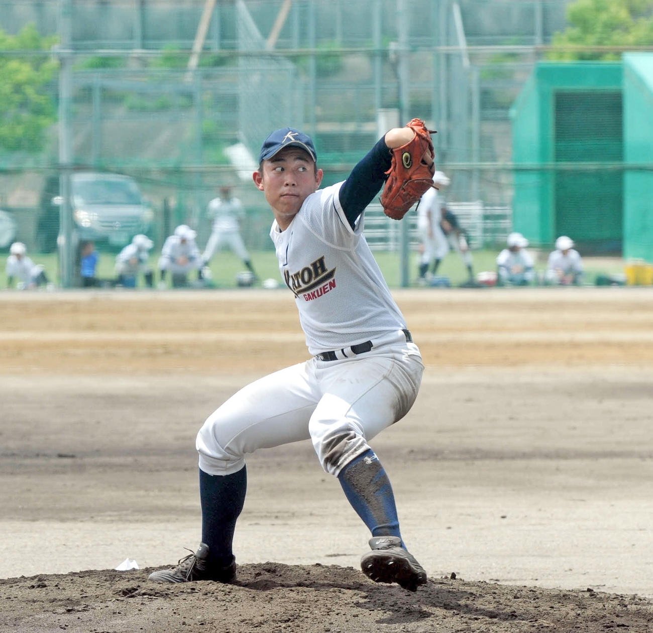 先発して3回を投げ、1人も走者を許さなかった加藤学園の吉村（撮影・河合萌彦）