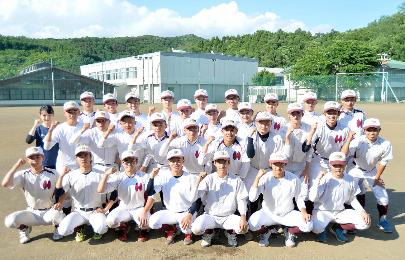代替大会初戦の相手が決まり、気持ちを高めた福岡の選手たち（撮影・鎌田直秀）