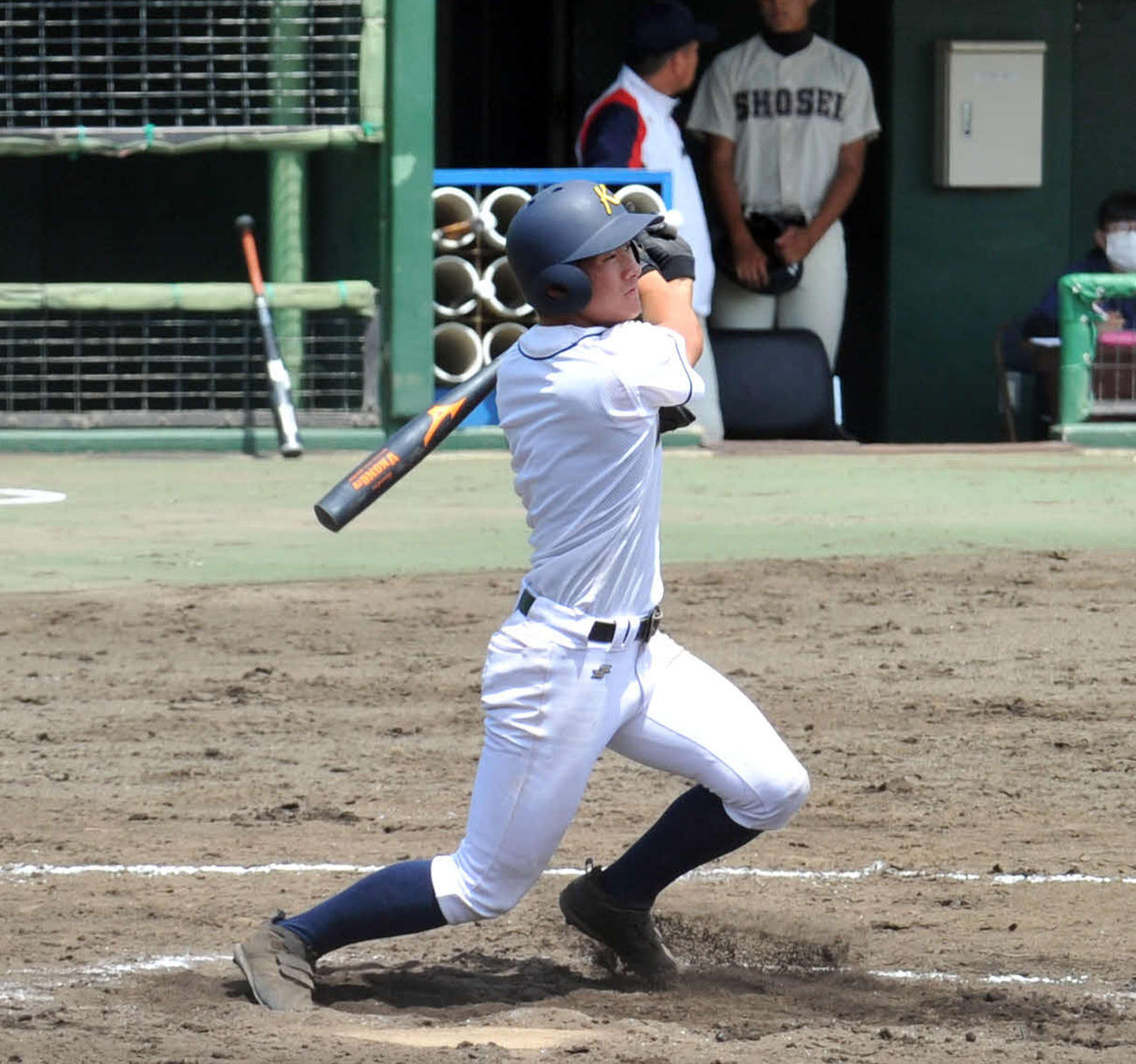 島田樟誠戦の3回に中前打を放つ加藤学園・大村善将（撮影・古地真隆）