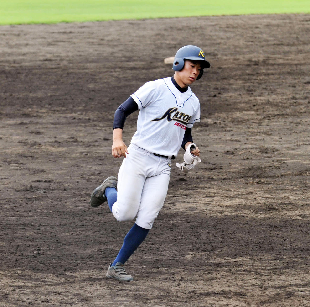 知徳戦の5回裏に左越え逆転2点本塁打を放った加藤学園・平尾（撮影・古地真隆）