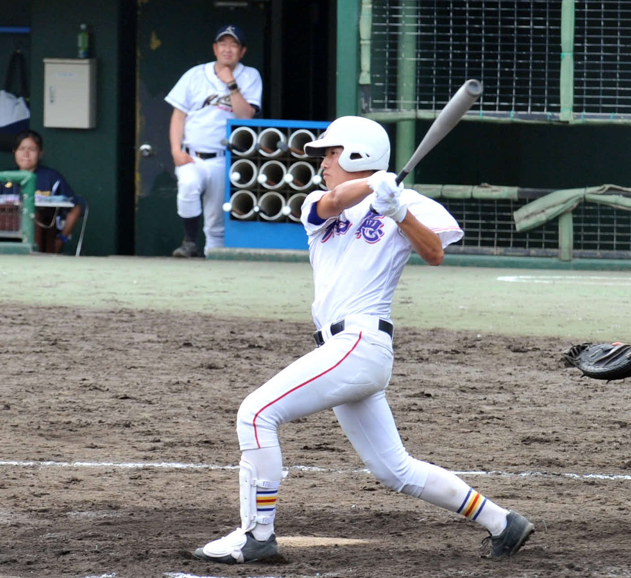 3回表知徳1死一、二塁、左越え逆転3点本塁打を放つ山内大輔（撮影・古地真隆）