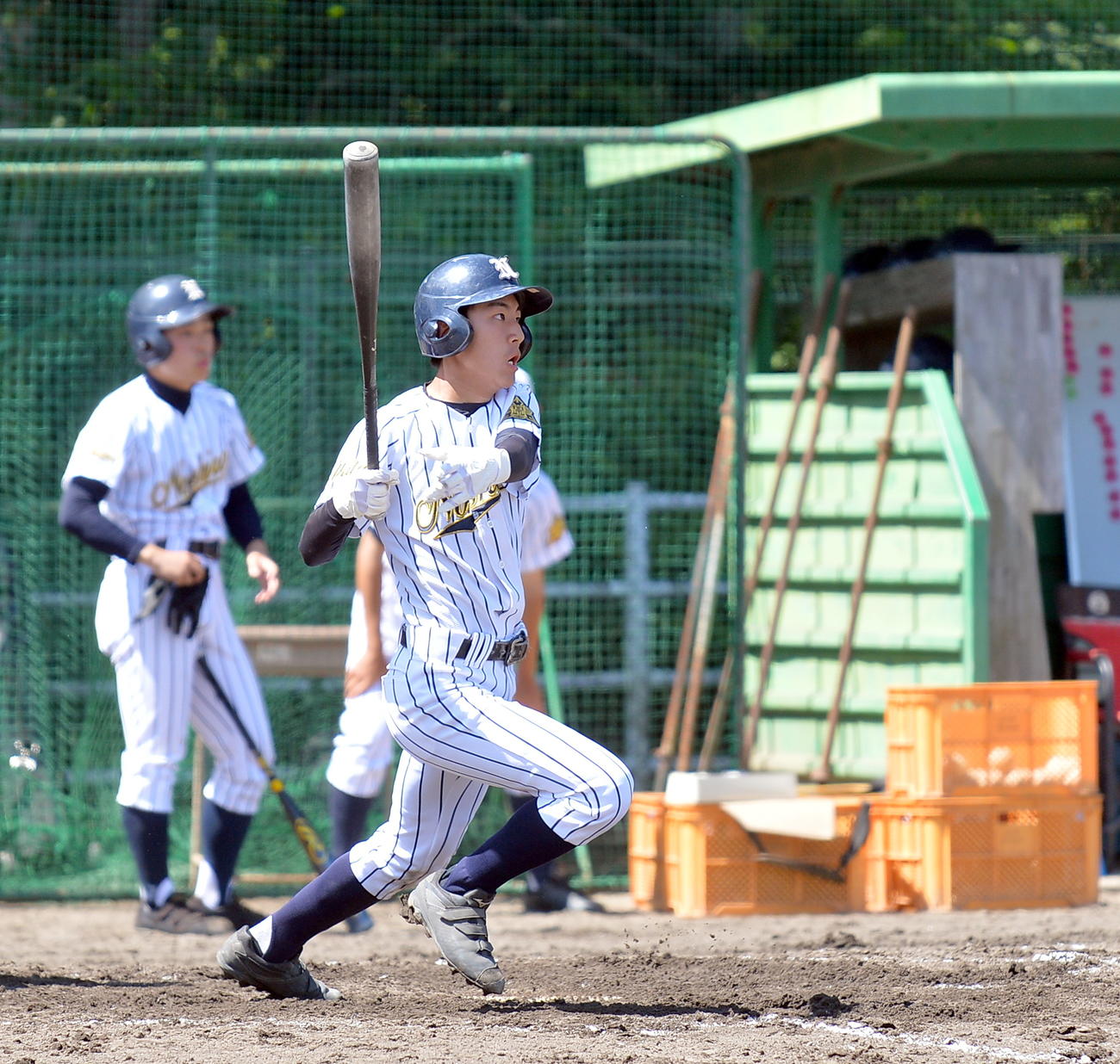 鋭いスイングを見せる能代・児玉（撮影・鎌田直秀）
