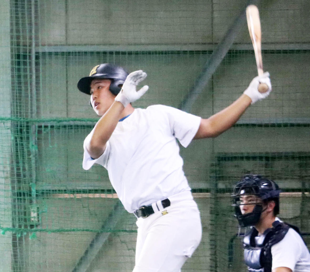 全体練習が再開し、打撃練習をする花咲徳栄・井上主将（撮影・湯本勝大）