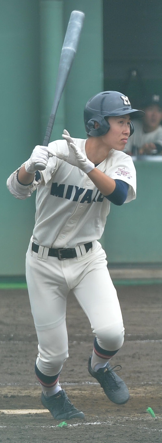 山田対宮古　4回裏宮古無死一、二塁　2点適時三塁打を放つ佐々木翔平（撮影・佐藤究）　