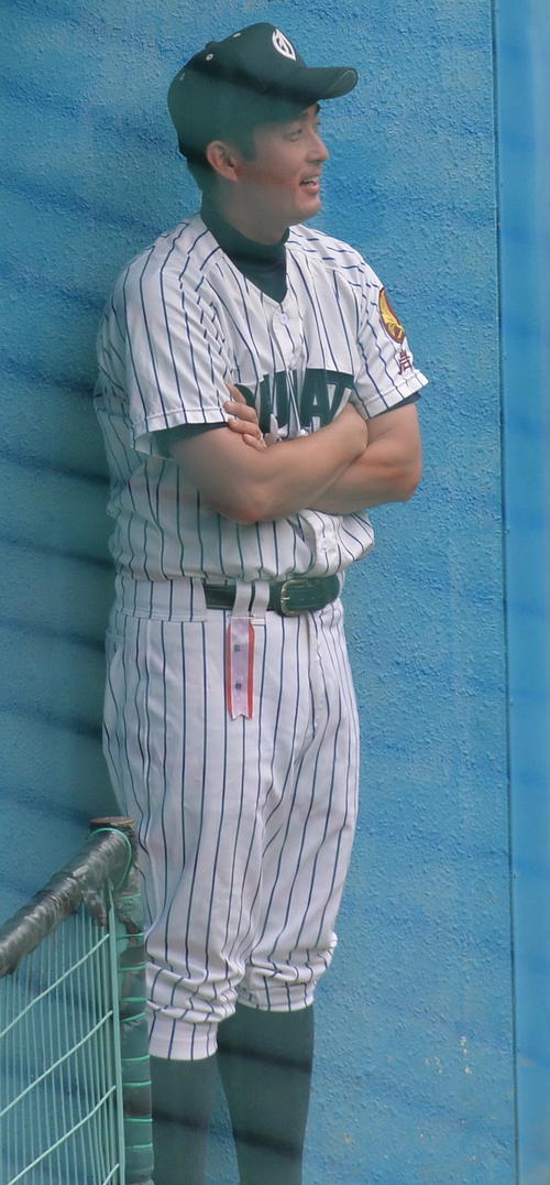 大船渡対大槌　ベンチで戦況を見つめる大船渡・国保監督（撮影・佐藤究）　