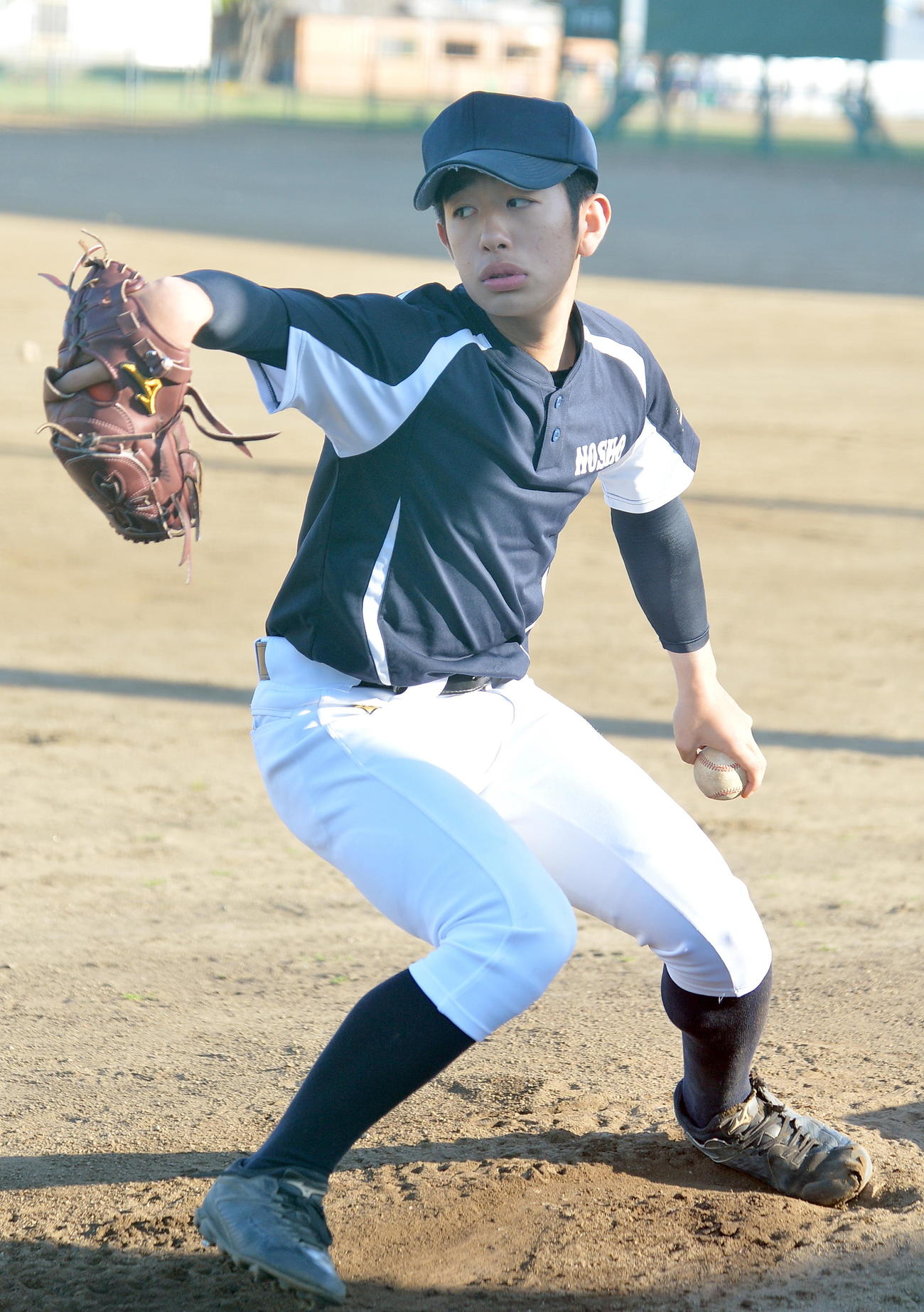 投球練習を行う能代松陽・大高勇心投手（2020年05月14日撮影）