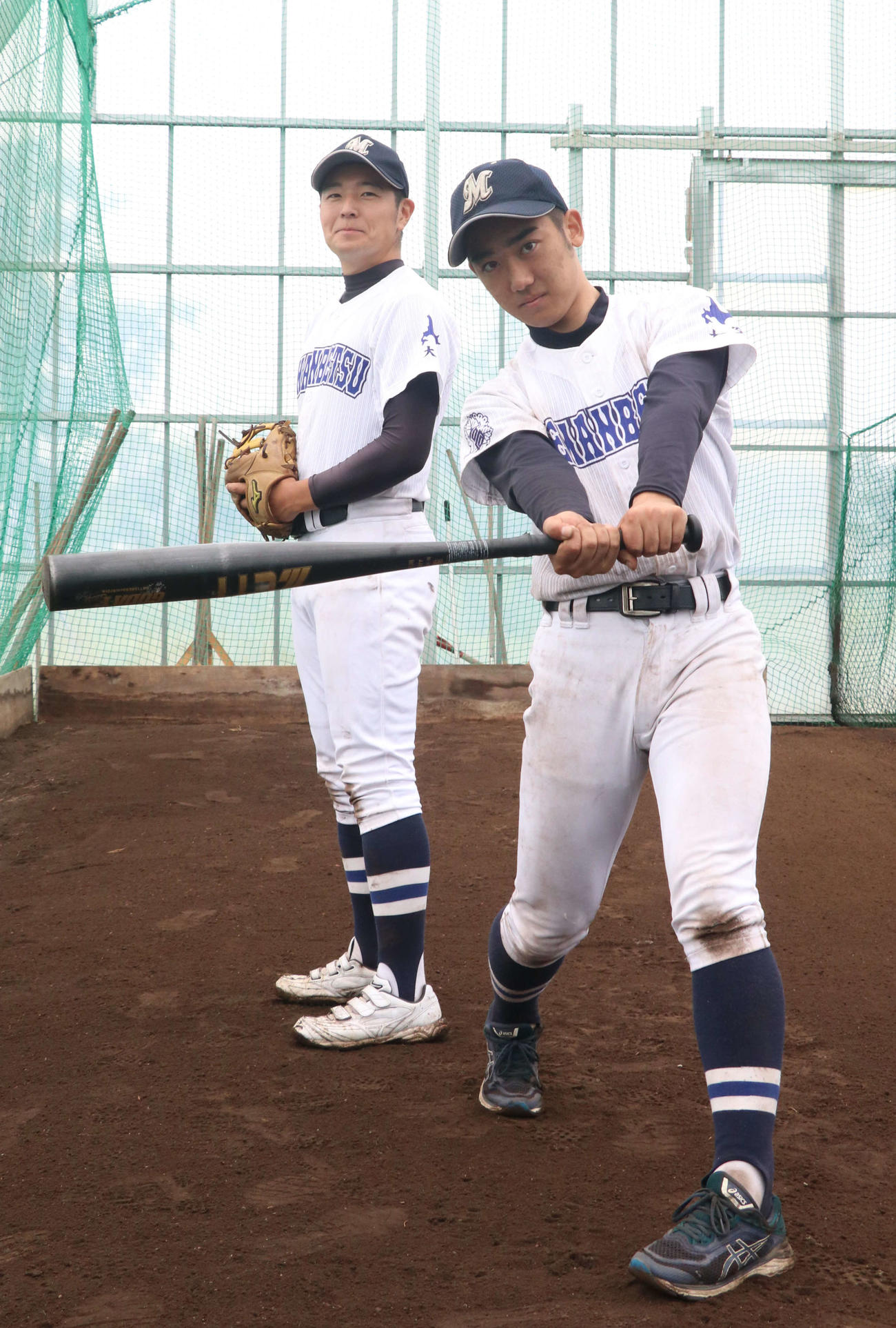 女満別として最後の夏に挑む北井主将（奥）と斉藤（撮影・浅水友輝）