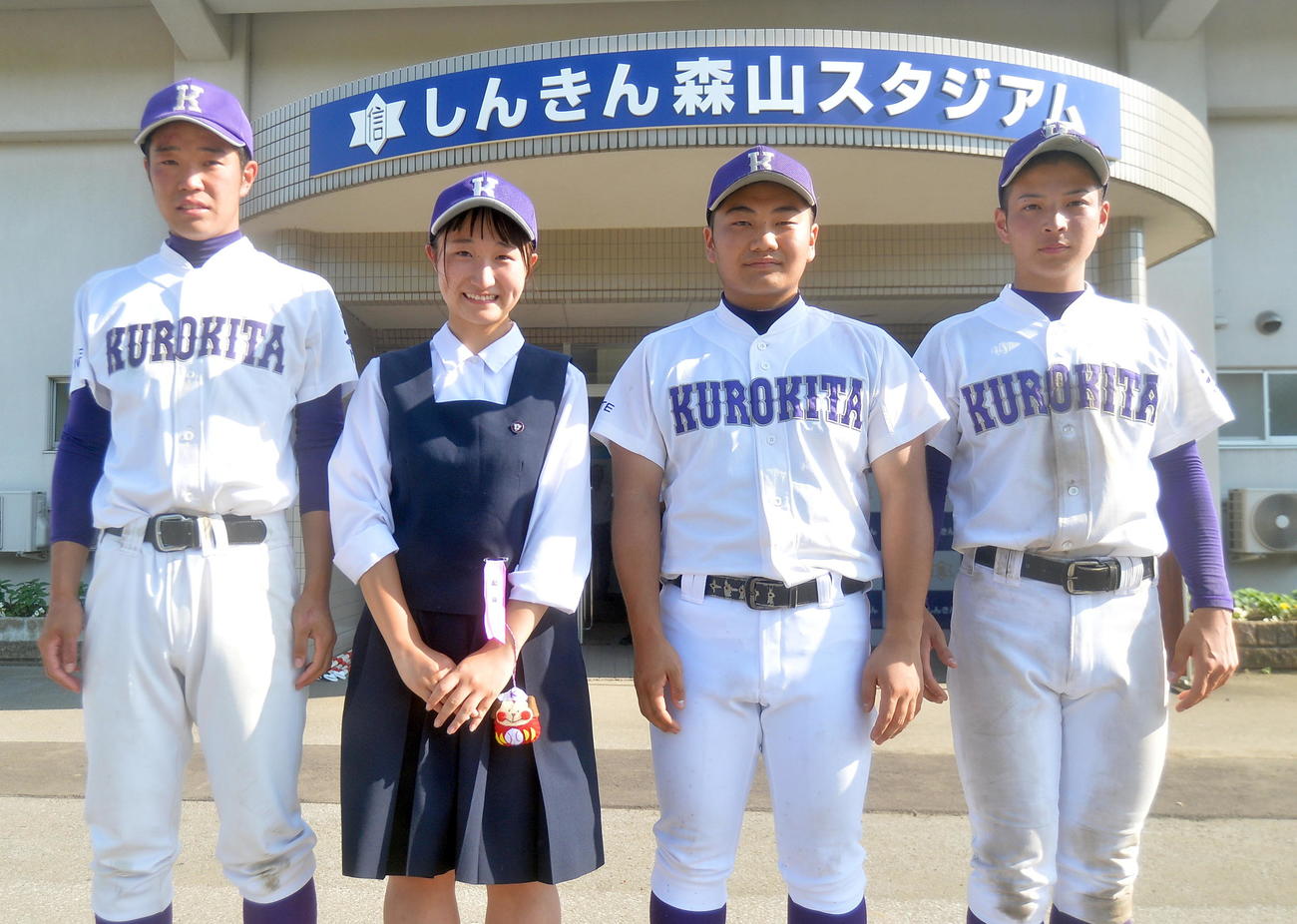チームを引っ張った黒沢尻北の3年生。左から佐々木岳、八重樫マネジャー、小原悠、杉浦