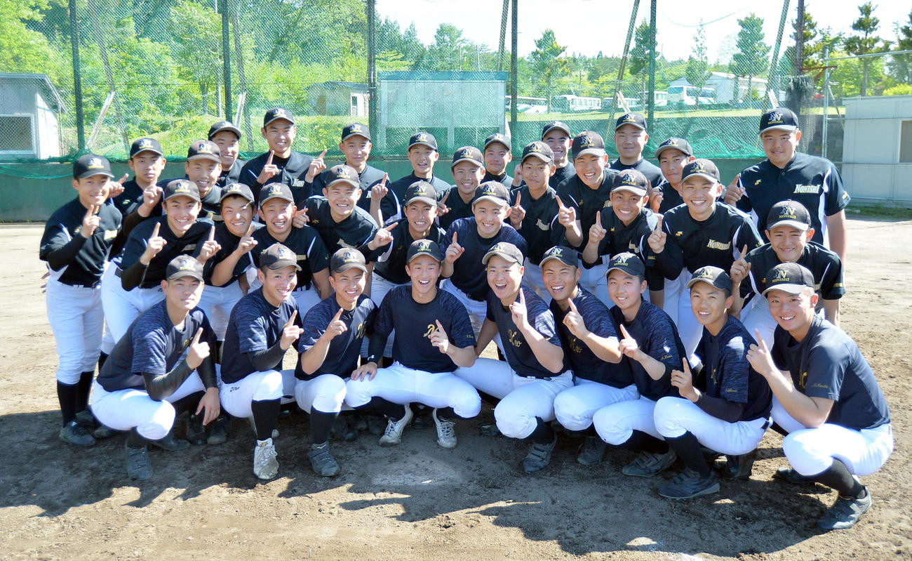 青森県の頂点に挑む八戸学院野辺地西の選手たち（撮影・鎌田直秀）