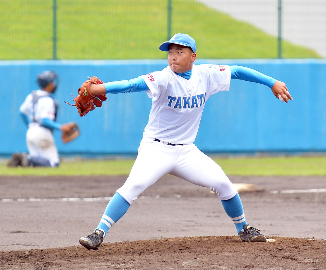 高田対住田　緩急を使った投球を見せる高田・伊藤（撮影・鎌田直秀）
