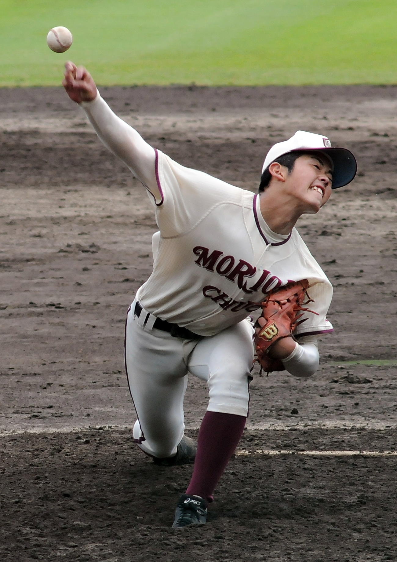 盛岡中央対盛岡誠桜　盛岡中央の佐々木広太は3回から救援し、残り7回を5安打4失点で勝利