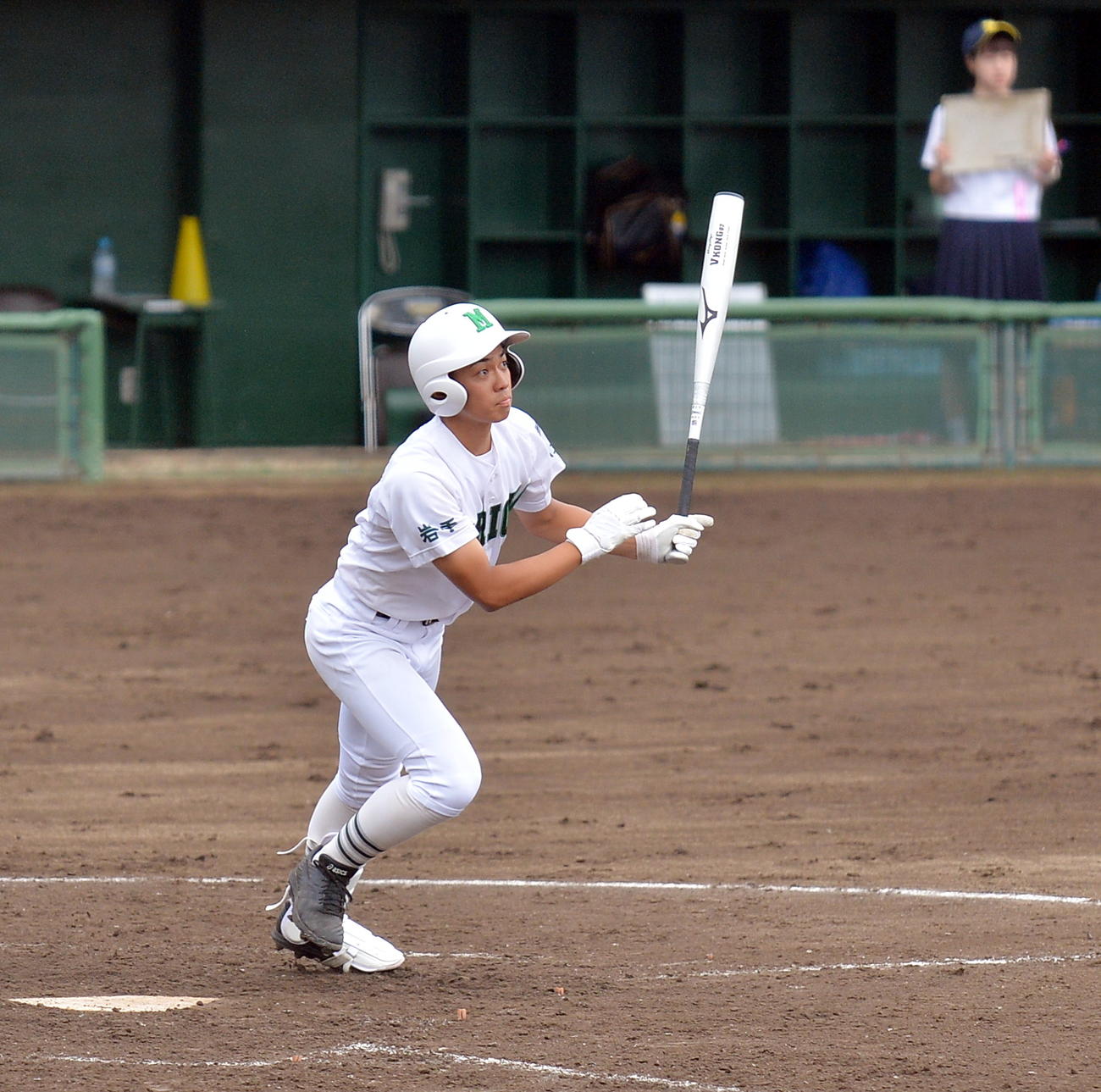 盛岡商対盛岡三　3回裏盛岡三1死満塁、走者一掃の右越え適時二塁打を放つ後藤（撮影・鎌田直秀）