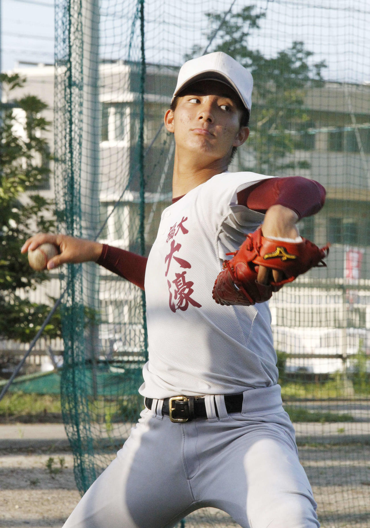 キャッチボールを行う野手兼投手の福岡大大濠・山城