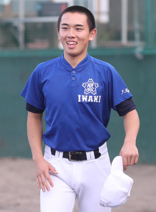 交流試合の対戦相手が決まり笑顔を見せる磐城・岩間主将