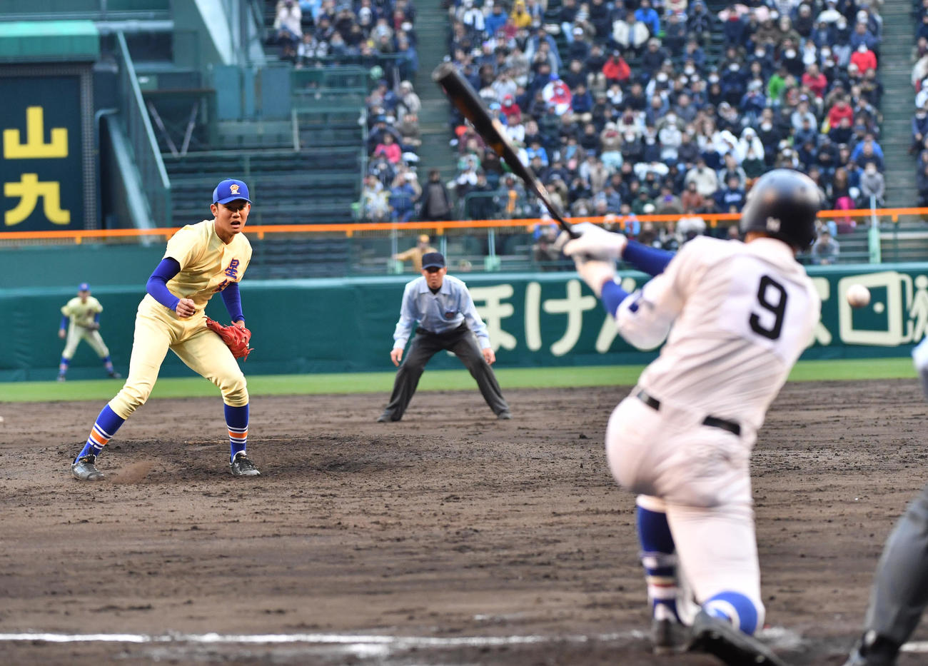 19年3月23日、履正社・井上を投ゴロ併殺に仕留める星稜・奥川