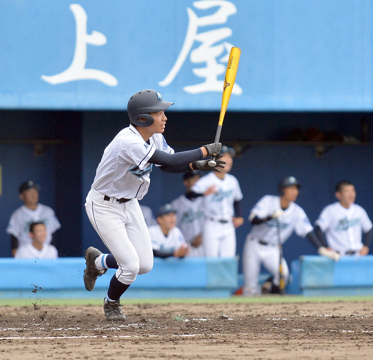 秋田西対西目　4回表秋田西無死満塁、中越え2点適時二塁打を放つ加藤亜（撮影・鎌田直秀）