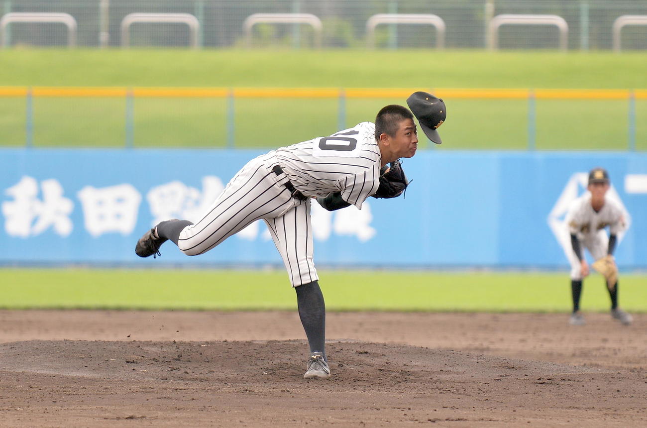 金足農対明桜　9回1死までノーヒットに抑えた明桜・橘高（撮影・鎌田直秀）