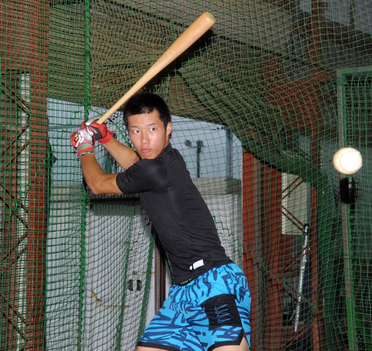 初戦に向け、意識を集中して打撃練習に取り組む磐田東・二俣（2020年7月7日撮影）