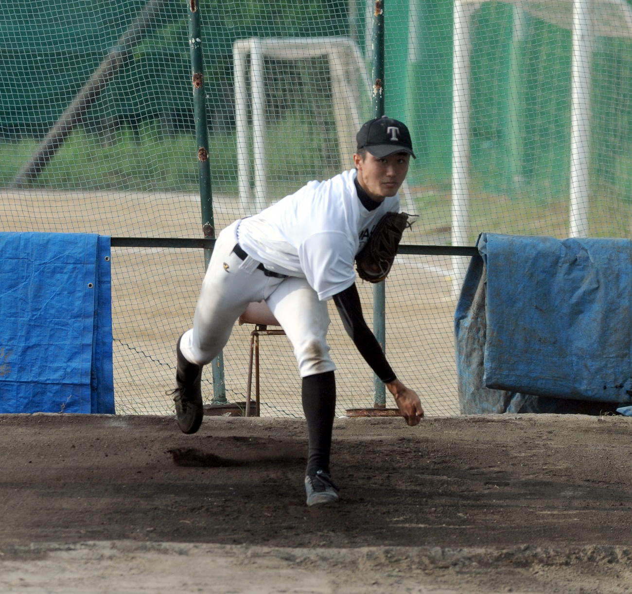 磐田東戦に向け、投球練習に熱が入る浜松工の杉田（2020年7月3日撮影）