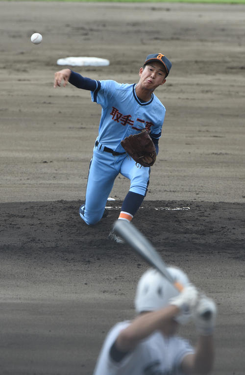 茨城：取手二対取手松陽　先発した取手二・笠原（撮影・柴田隆二）