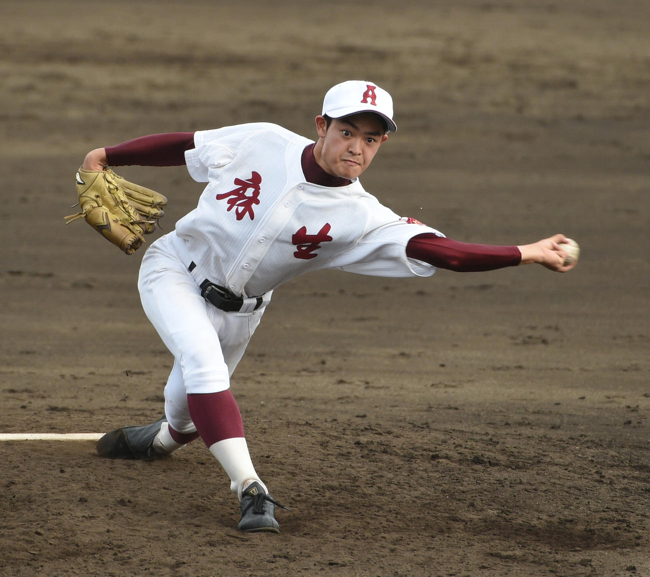 土浦三対麻生　先発した麻生・稲田は9回途中で降板したが7安打3失点の力投を見せた（撮影・柴田隆二）