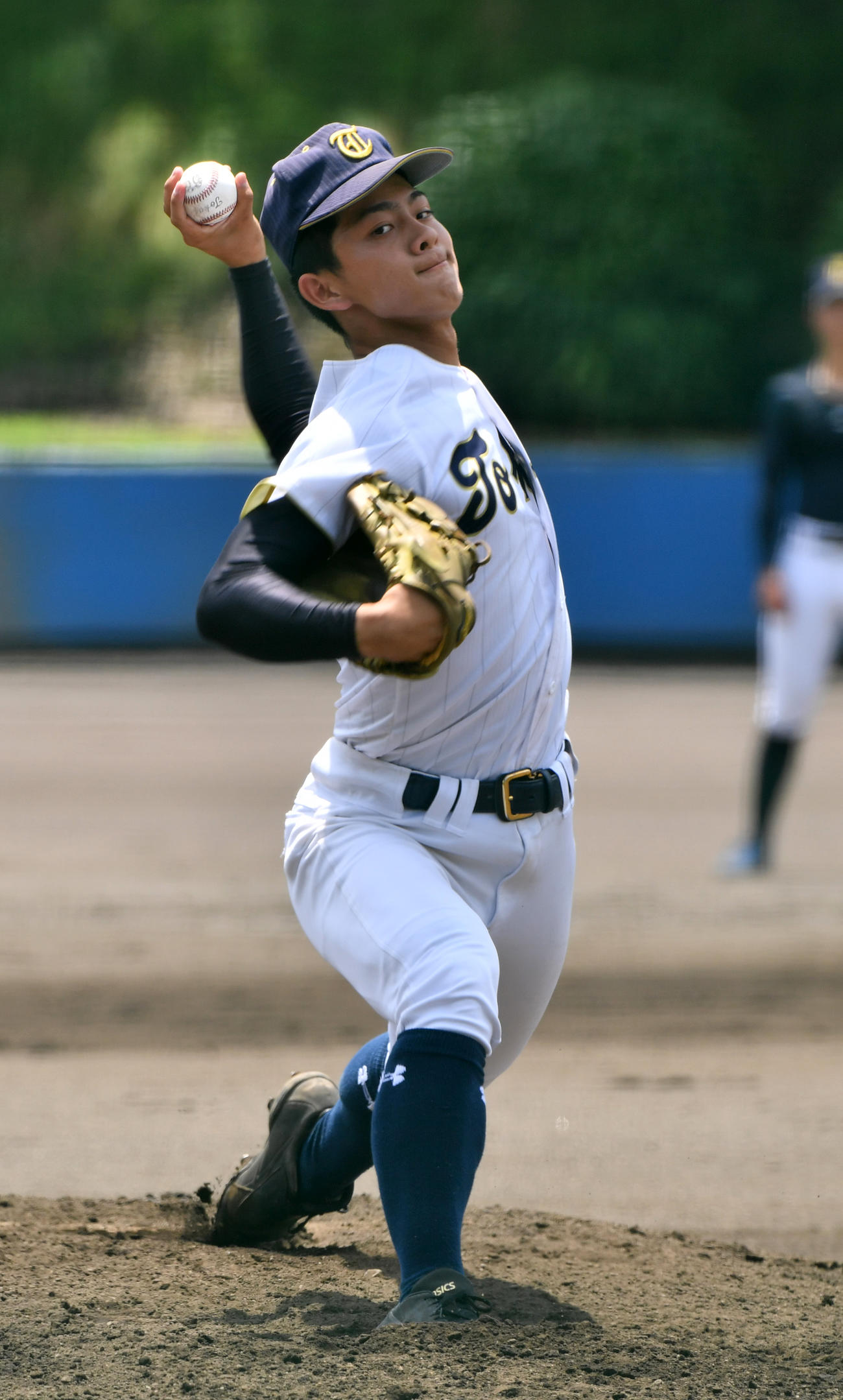 横浜隼人対東海大菅生　7回から登板した東海大菅生・新倉は無失点に抑えた（撮影・柴田隆二）