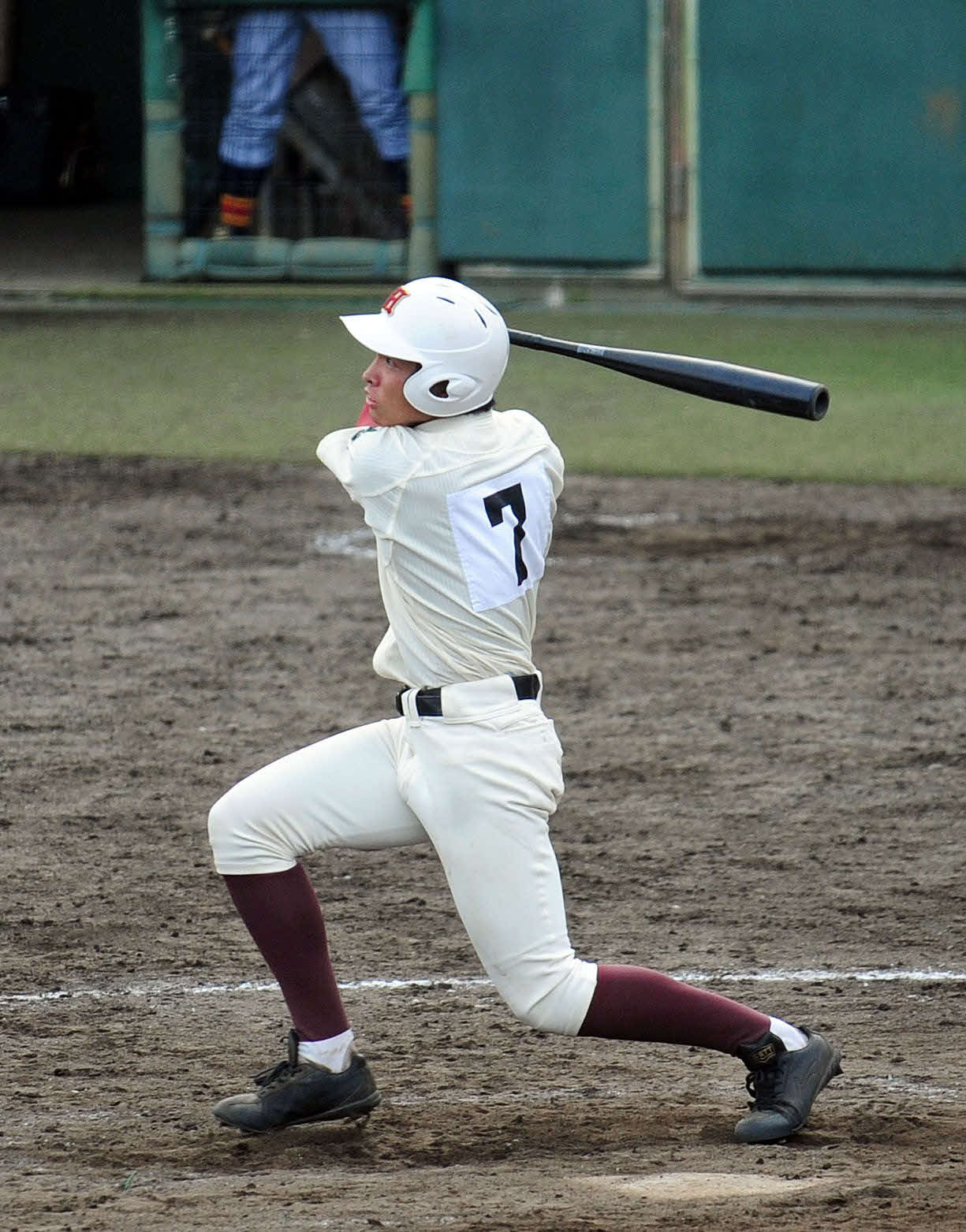 6回2死一、三塁で逆転の適時三塁打を放つ飛龍の田口外野手