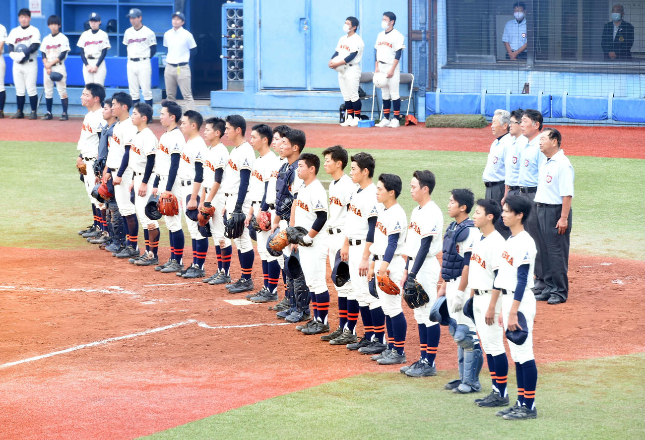 佐沼対涌谷　初戦を突破し、整列する佐沼の選手たち（撮影・相沢孔志）