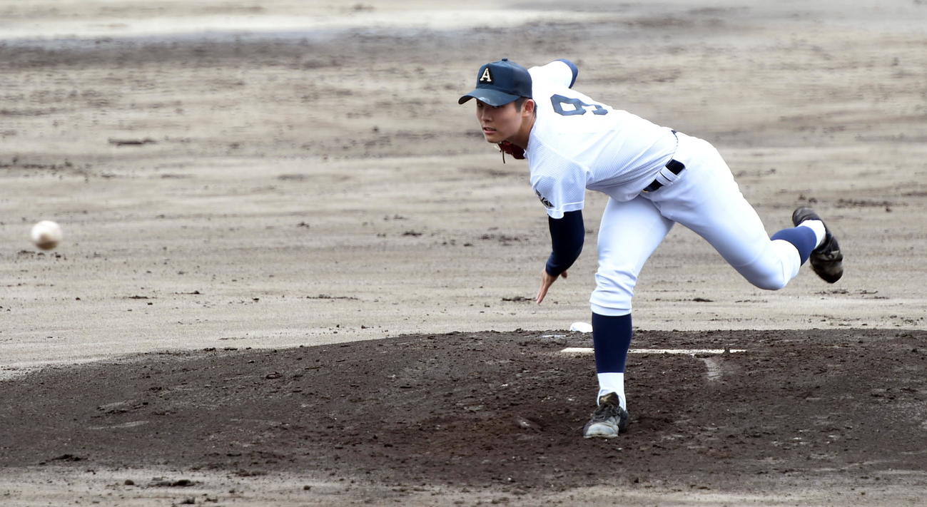 秋田対新屋　4回1失点の秋田先発・菊池翔（撮影・山田愛斗）