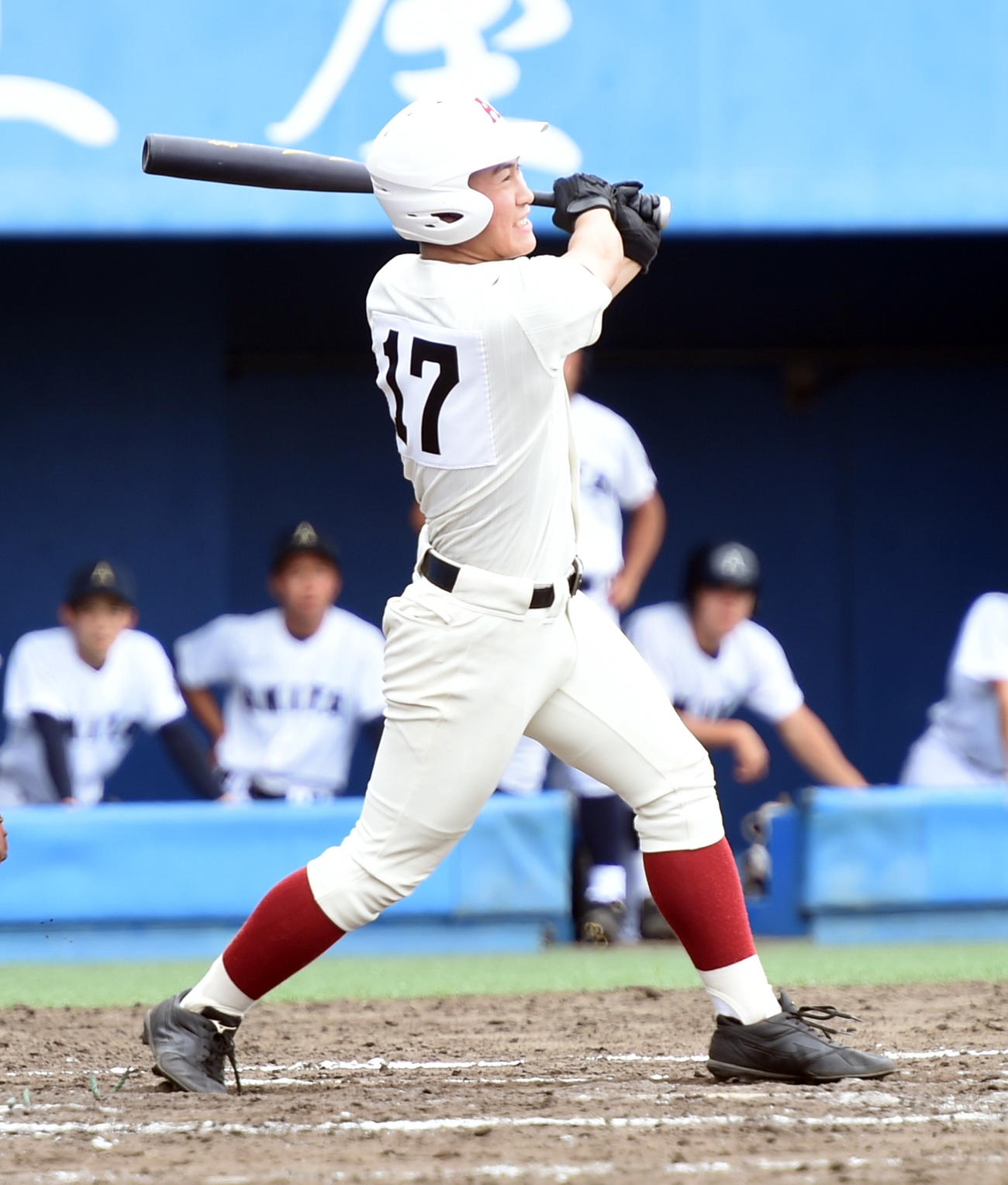 秋田対秋田商　7回裏秋田商2死三塁、右翼へ逆転二塁打を運ぶ八柳（撮影・山田愛斗）