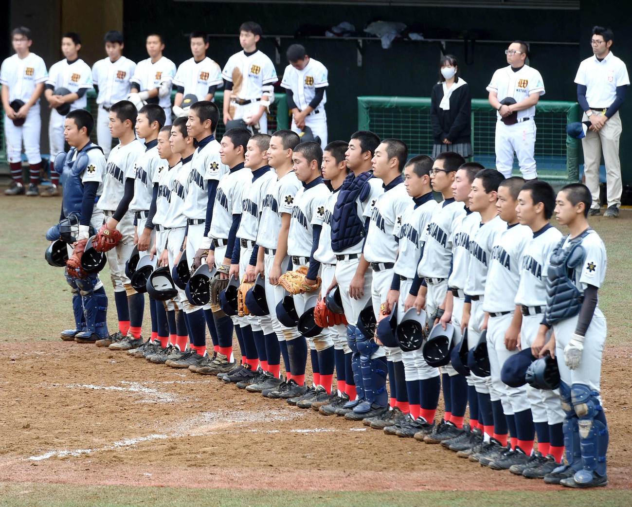 黒川対亘理　試合に勝利し、整列する黒川の選手たち（撮影・相沢孔志）
