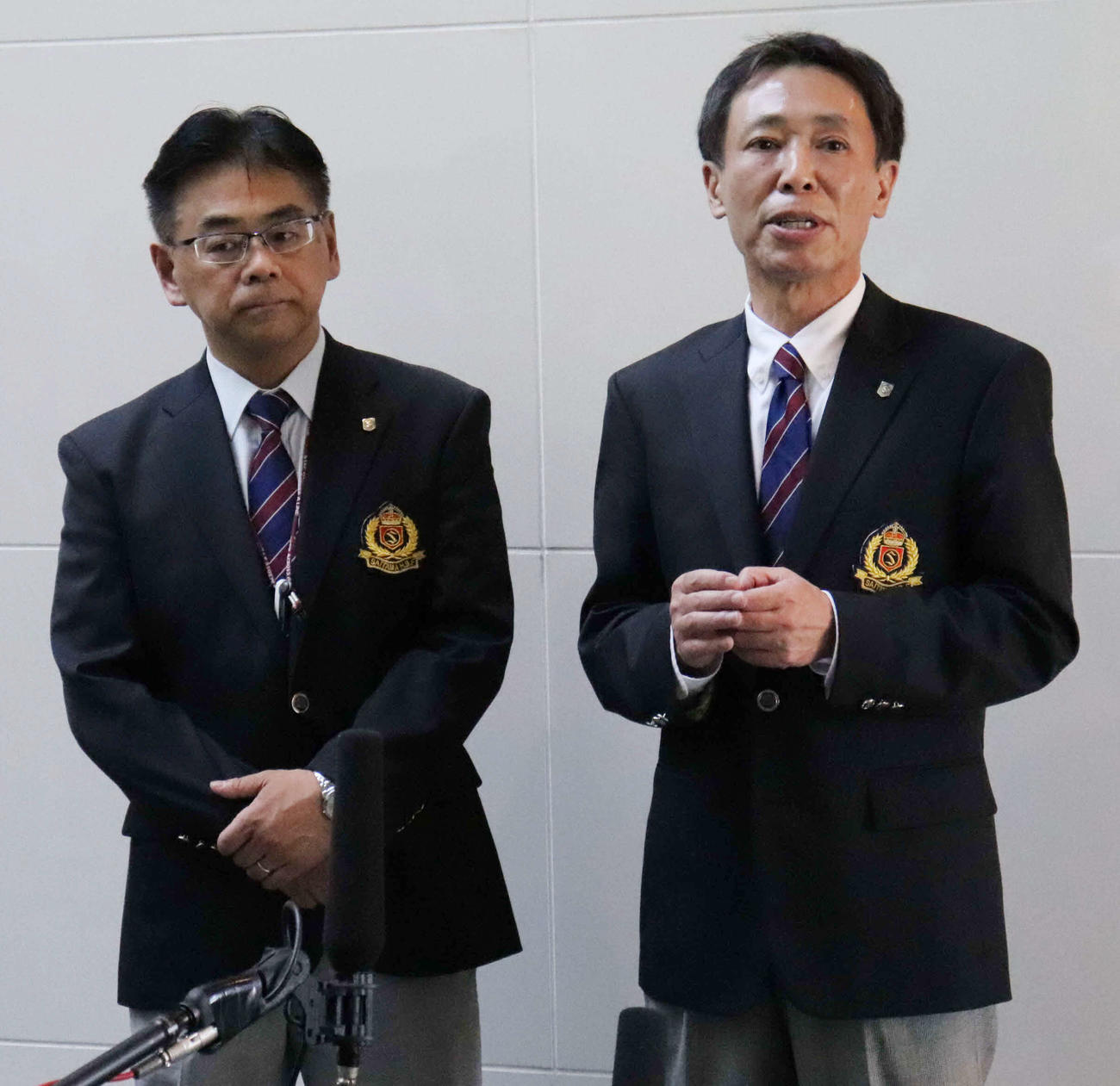 埼玉県高野連の坂上節会長（右）と神谷進専務理事（2020年5月27日撮影）