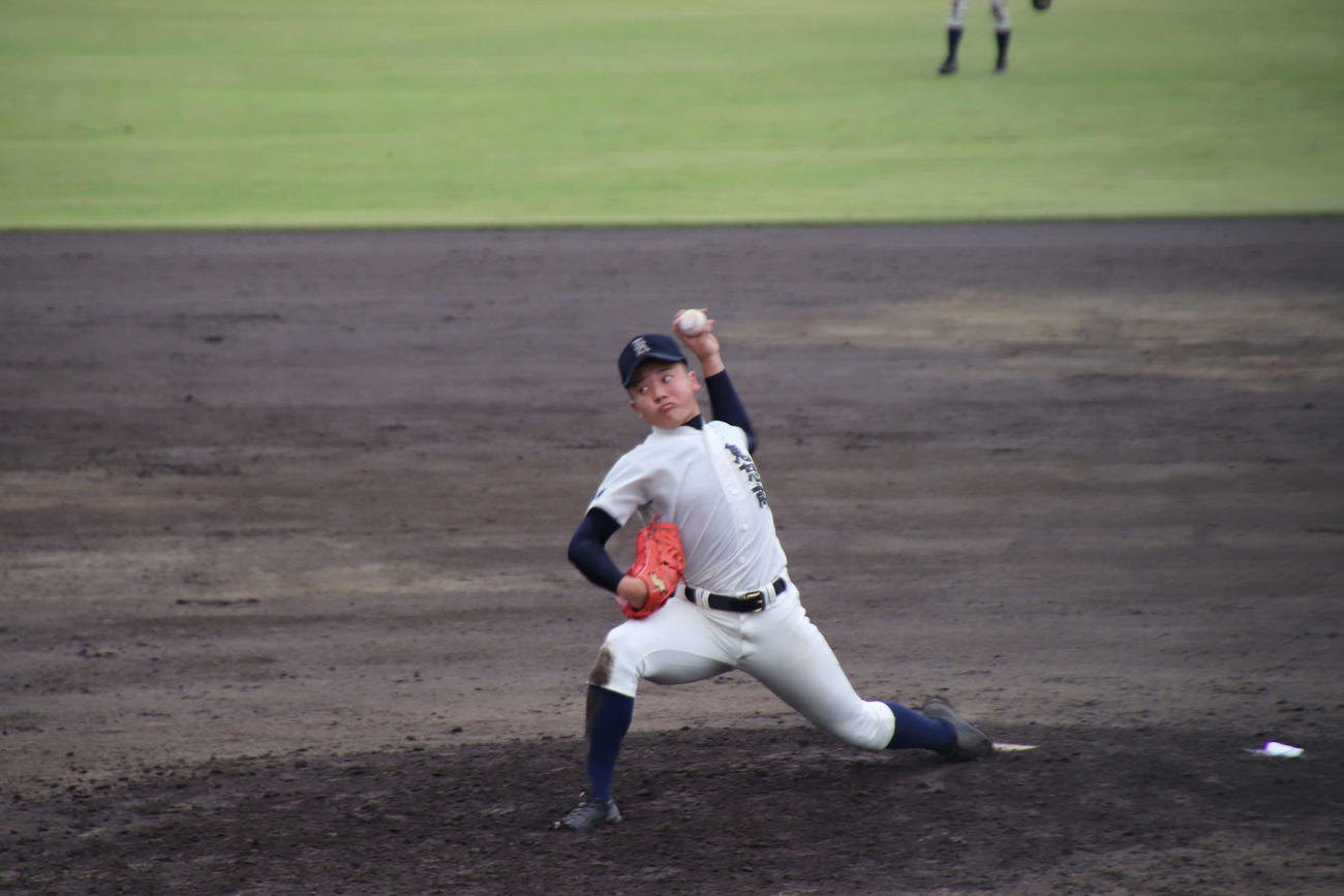 鬼怒商対三和　1安打6三振、5回コールドで完封勝利を飾った鬼怒商の江原（撮影・保坂淑子）
