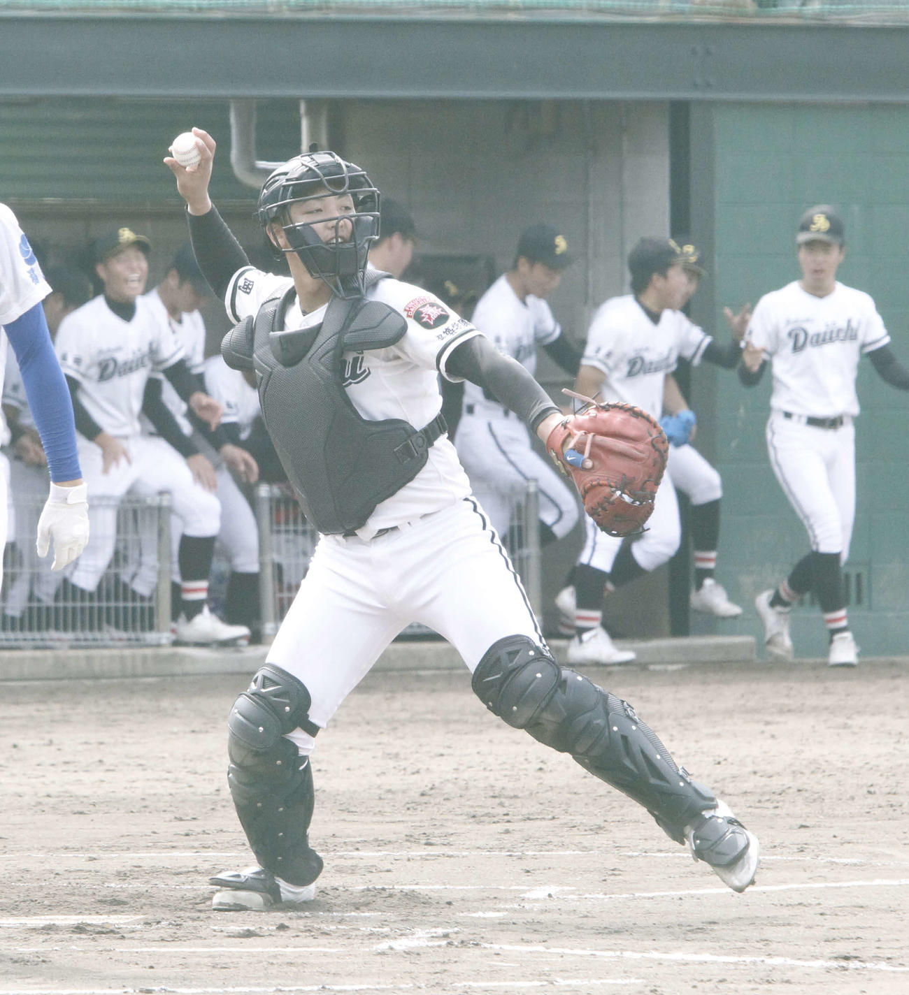 筑陽学園対福岡第一　阪神梅野からプレゼントされたグラブでプレーするプロ注目の福岡第一・岸本（撮影・菊川光一）