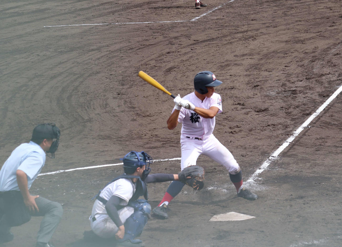 桜宮対大阪電通大高　3打数3安打と活躍した穴山慶太外野手（撮影・磯綾乃）