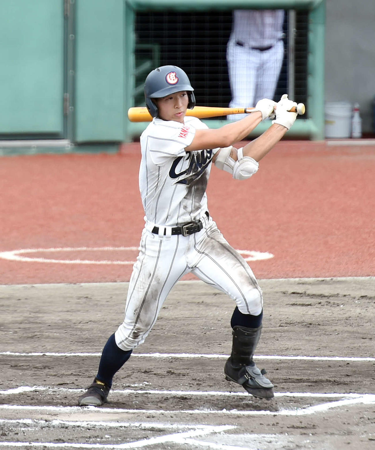 寒河江工対山形中央　1回裏山形中央無死一塁、右前打を放つ丹野（撮影・相沢孔志）