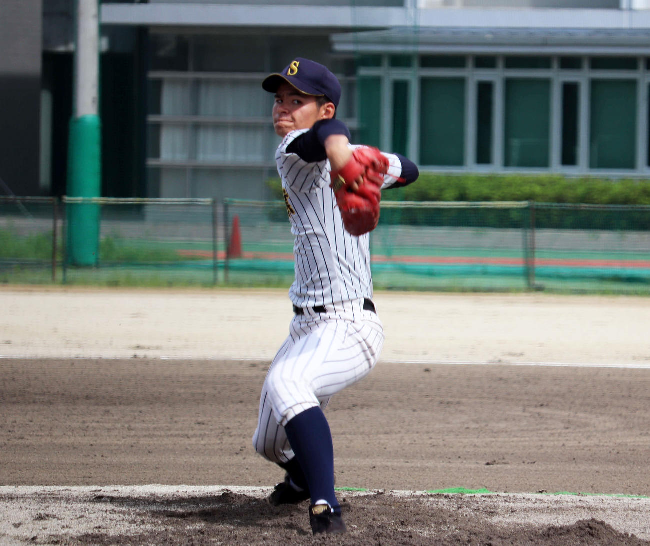 智弁学園との練習試合に先発し、5回1安打、無失点に抑えた明石商・中森（撮影・望月千草）