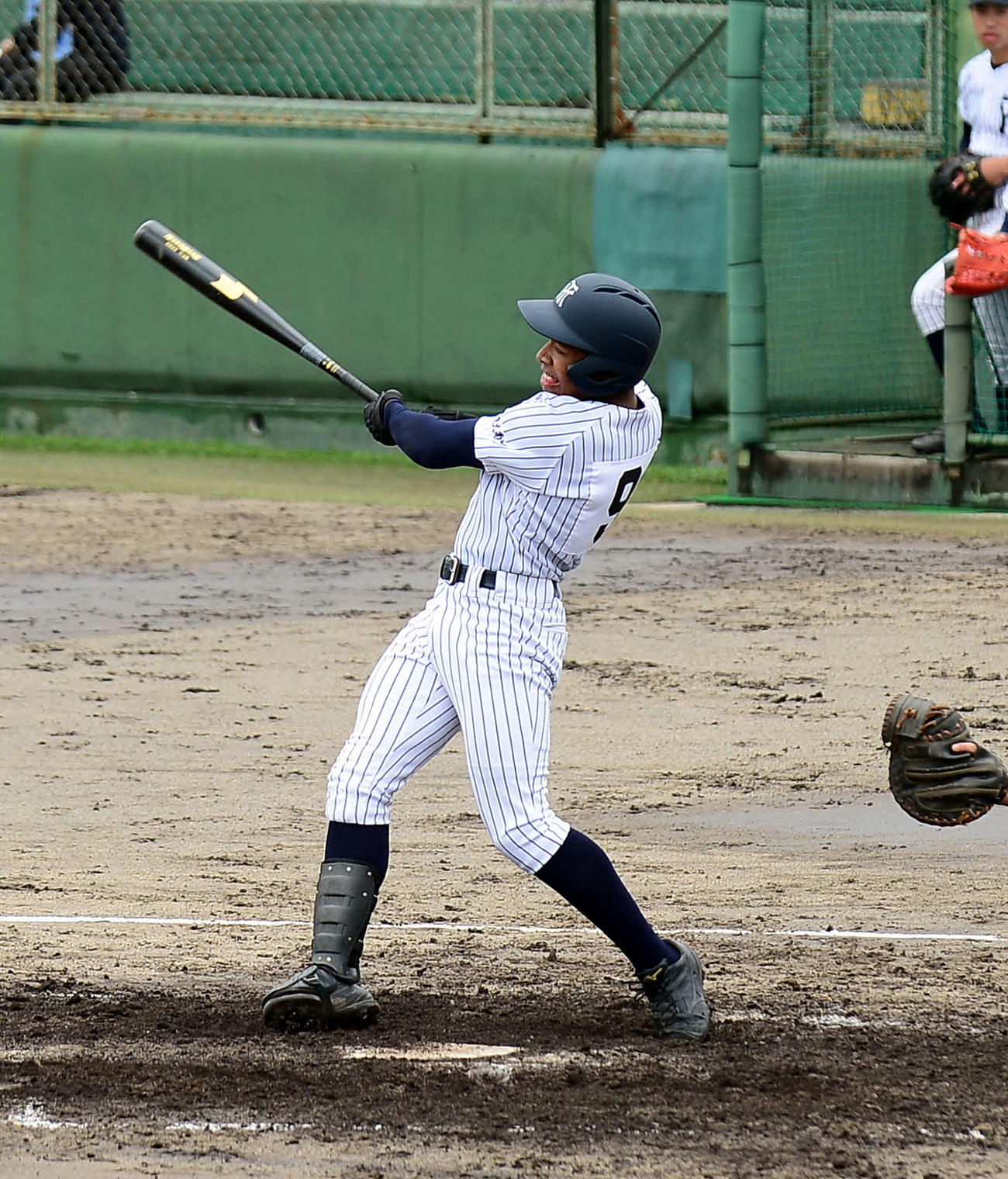 1回裏2死一、三塁、右越え2点適時二塁打を放つ常葉大菊川のイヤム